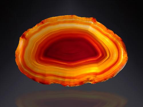 Quartz (variety agate)<br />Rio Grande do Sul, Brazil<br />68 mm x 43 mm x 2 mm<br /> (Author: Firmo Espinar)