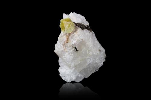 Stillwellite-(Ce)<br />Dara-i-Pioz Massif, Alay Range, Tobei District, Nohiyahoi Tobei Jumhuri Region, Tajikistan<br />4.5 x 7 x 5.5 cm / main crystal: 1.5 cm<br /> (Author: MIM Museum)