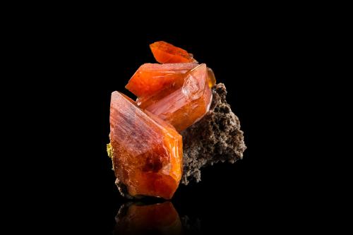 Wulfenite and Quartz<br />M'Fouati, M'Fouati District, Bouenza Department, Republic of the Congo<br />5 x 4.5 x 4.5 cm / main crystal: 3.8 cm<br /> (Author: MIM Museum)