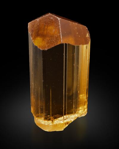 Scapolite<br />D-Block Mine, Merelani Hills, Lelatema Mountains, Simanjiro District, Manyara Region, Tanzania<br />2.5 x 2 x 6 cm / main crystal: 5.7 cm<br /> (Author: MIM Museum)