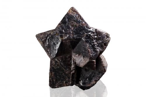 Spinel<br />Mogok Township, Pyin-Oo-Lwin District, Mandalay Region (Mandalay Division), Myanmar (Burma)<br />4.5 x 3 x 4 cm / main crystal: 2.7 cm<br /> (Author: MIM Museum)