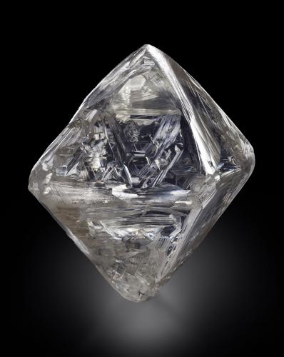 Diamond<br />South Africa<br />2.5 x 2 x 2 cm<br /> (Author: MIM Museum)