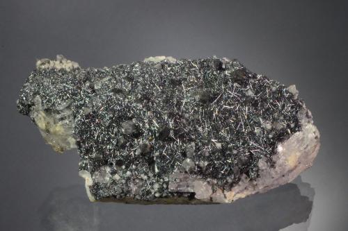 Boulangerite<br />Ramsbeck, Bestwig, Distrito Hochsauerland, Arnsberg, North Rhine-Westphalia/Nordrhein-Westfalen, Germany<br />9.2 x 4.7 x 2.9 cm<br /> (Author: Michael Shaw)