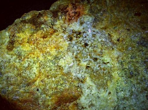 Chalcopyrite, Quartz<br />Klammalm, Navis, Innsbruck-Land District, North Tyrol, Tyrol/Tirol, Austria<br />7 x 6 cm<br /> (Author: Volkmar Stingl)