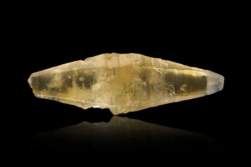 Corundum<br />Ratnapura, Ratnapura District, Sabaragamuwa Province, Sri Lanka<br />8.5 x 2.5 x 2 cm<br /> (Author: MIM Museum)