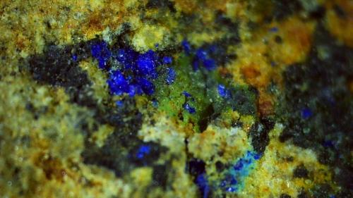 Azurite, Zincolivenite, Romanechite<br />Stocker adit, Silberberg mining district, Reith im Alpbachtal, Kufstein District, Inn Valley, North Tyrol, Tyrol/Tirol, Austria<br />5,5 x 3,5 cm<br /> (Author: Volkmar Stingl)