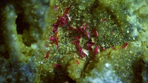 Erythrite, Quartz, Calcite<br />Stocker adit, Silberberg mining district, Reith im Alpbachtal, Kufstein District, Inn Valley, North Tyrol, Tyrol/Tirol, Austria<br />5,5 x 4 cm<br /> (Author: Volkmar Stingl)