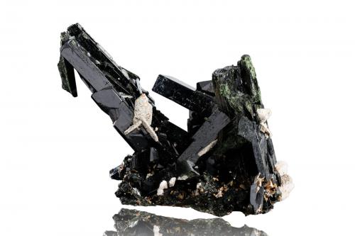 Euxenite-(Y) with Aegirine and Zircon<br />Mount Malosa, Zomba District, Malawi<br />15 x 9 x 9 cm / main crystal: 1.8 cm.<br /> (Author: MIM Museum)