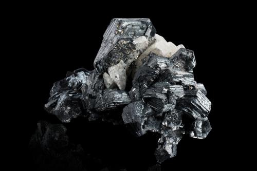 Hematite with Orthoclase (variety adularia)<br />Fibbia, Fontana, Central St Gotthard Massif, Leventina, Ticino (Tessin), Switzerland<br />13 x 10 x 8 cm / main crystal: 5.6 cm<br /> (Author: MIM Museum)
