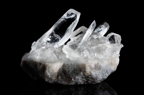 Hydroboracite<br />Niedersachswerfen, Nordhausen District, Thuringia/Thüringen, Germany<br />8 x 6.5 x 5 cm / main crystal: 4.5 cm<br /> (Author: MIM Museum)