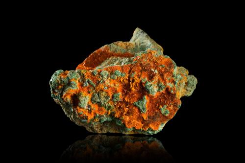Curite<br />Shinkolobwe, Katanga Copper Crescent, Katanga (Shaba), Democratic Republic of the Congo (Zaire)<br />6.5 x 5 x 3.5 cm / main crystal: 0.2 cm<br /> (Author: MIM Museum)