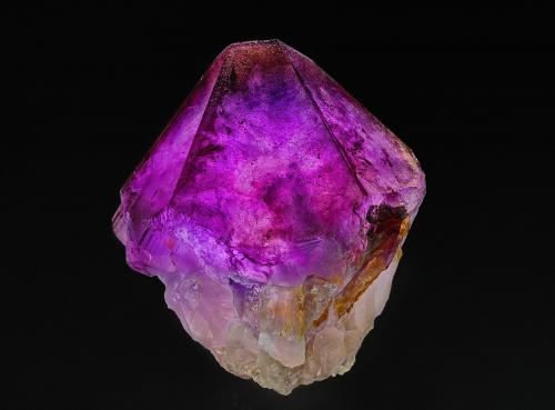 Quartz (variety amethyst)<br />The Great Australian Amethyst Mine, Wyloo Station, Ashburton Shire, Western Australia, Australia<br />9.1 x 9.0 cm<br /> (Author: am mizunaka)