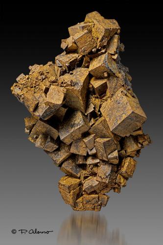 Pirita pseudomorfizada por limonita<br />Yacimiento de piritas, Llanos de Arenalejos, Carratraca, Comarca Valle del Guadalhorce, Málaga, Andalucía, España<br />7,5cm x 5cm x 3cm<br /> (Autor: Pere Alonso)