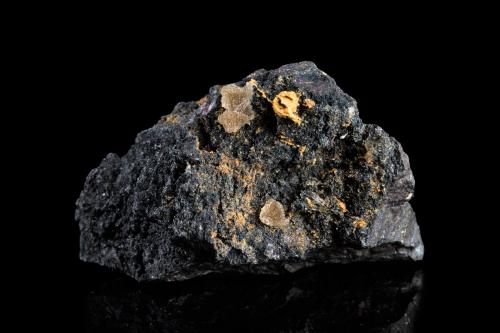 Söhngeite<br />Tsumeb Mine, Tsumeb, Otjikoto Region, Namibia<br />4 x 4 x 2.5 cm / main crystal: 0.6 cm<br /> (Author: MIM Museum)