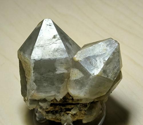 Cuarzo<br />Viladrau, Comarca Osona, Gerona / Girona, Catalonia / Catalunya, Spain<br />70 mm x 64 mm. Cristal mayor: 67 mm x 41 mm. Masa: 179 g<br /> (Autor: Carles Millan)