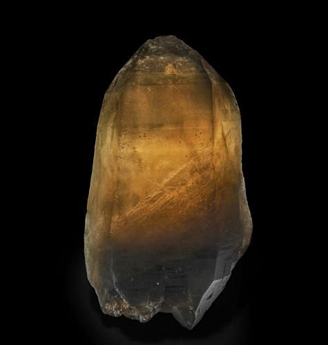 Quartz (variety smoky quartz)<br />Pine Ridge, Copeton Dam District, Murchison County, New South Wales, Australia<br />7.0 x 4.0 cm<br /> (Author: am mizunaka)