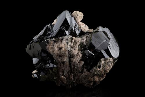 Volborthite<br />Milpillas Mine, Cuitaca, Municipio Santa Cruz, Sonora, Mexico<br />4.5 x 3.5 x 2 cm / main crystal: 2 cm.<br /> (Author: MIM Museum)