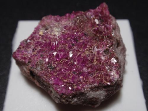 Dolomita (variedad dolomita cobaltífera)<br />Distrito Kolwezi, Lualaba, Cinturón de cobre de Katanga, Katanga (Shaba), República Democrática del Congo (Zaire)<br />30x30 mm<br /> (Autor: Ignacio)
