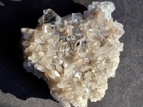 Fluorite, Quartz<br />Taolin Mine, Linxiang, Yueyang Prefecture, Hunan Province, China<br />7,5 x 7 cm<br /> (Author: Volkmar Stingl)