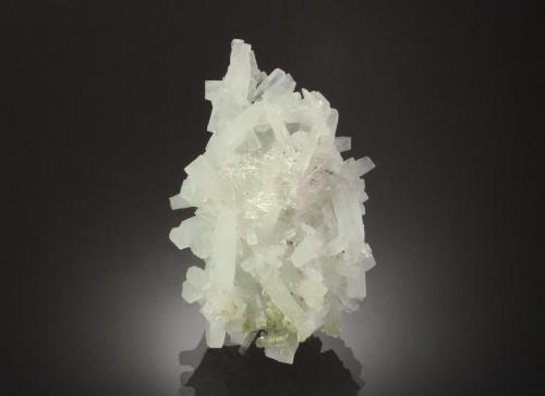 Prehnite and Wollastonite<br />Mina Jeffrey, Asbestos, Les Sources RCM, Estrie, Québec, Canadá<br />5.7 x 3.6 x 2.3 cm<br /> (Author: Michael Shaw)