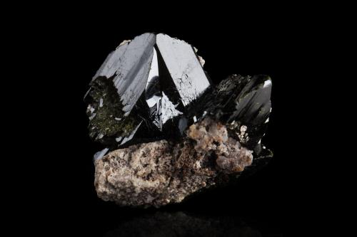 Volborthita<br />Mina Milpillas, Cuitaca, Municipio Santa Cruz, Sonora, México<br />3 x 2.5 x 2 cm / Cristal principal: 1.8 cm.<br /> (Autor: Museo MIM)