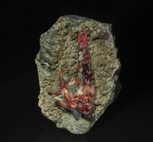 Rhodochrosite, Pyrite<br />Distrito Santa Eulalia, Municipio Aquiles Serdán, Chihuahua, México<br />5.0 x 3.6 cm<br /> (Author: am mizunaka)