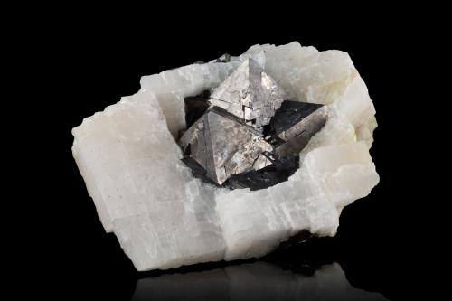 Gersdorffite on Calcite<br />Aït Ahmane, Agdz, Bou Azzer mining district, Zagora Province, Drâa-Tafilalet Region, Morocco<br />8 x 7 x 3 cm / main crystal: 2 cm<br /> (Author: MIM Museum)