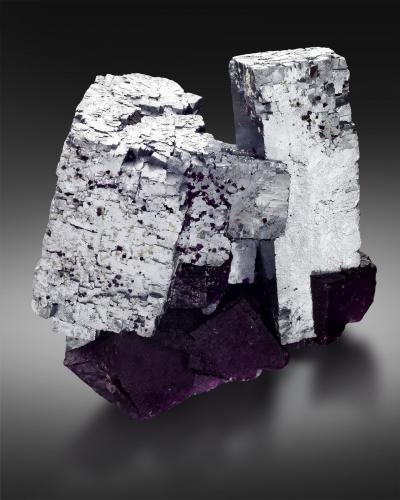 Galena, Fluorite<br />Hill-Ledford Mine, Rosiclare/Sub-Rosiclare formation, Cave-in-Rock, Cave-in-Rock Sub-District, Hardin County, Illinois, USA<br />11.5 x 12.2 x 7.5 cm / main crystal: 11.2 cm.<br /> (Author: MIM Museum)