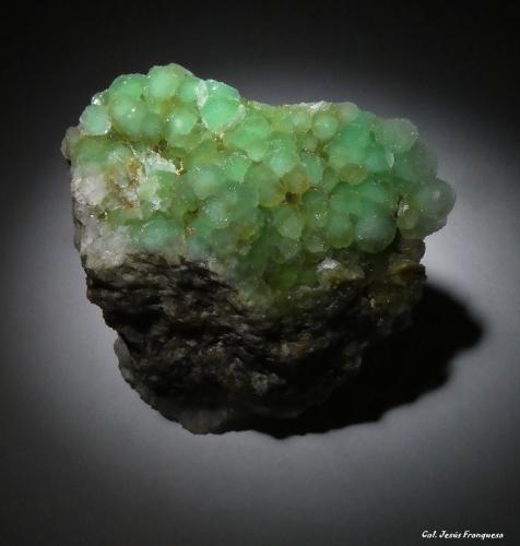 Fluorita.<br />Afloramientos de Singuerlín, Puig Castellar (Serra de Marina), Singuerlín, Santa Coloma de Gramenet, Comarca Barcelonès, Barcelona, Cataluña / Catalunya, España<br />55x44 mm.<br /> (Autor: Jesus Franquesa Baucells)