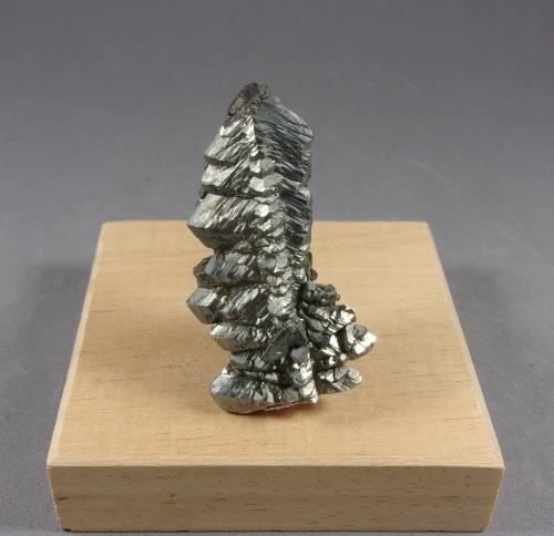 Marcasita<br />Komořany (Most), Distrito Most, Región Ústí nad Labem, República Checa<br />4,5 x 2,4 x 1,9 cm.  25 g.<br /> (Autor: J. G. Alcolea)