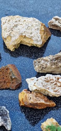 mixed copper based ores and baryte<br />Mina Barrow, Distrito Braithwaite, North Pennines Orefield, (antes Cumberland), Cumbria, Inglaterra / Reino Unido<br />10 cm<br /> (Author: Forrestblyth)