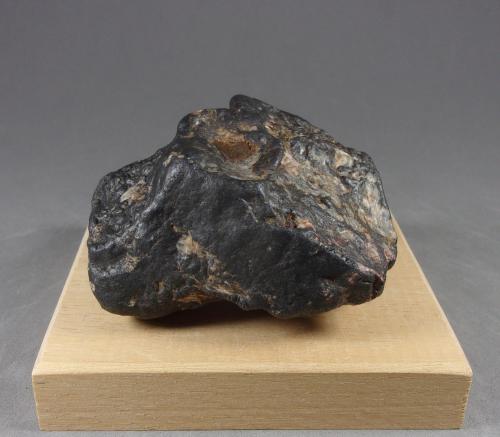 Ferberita<br />Nederland, Condado Boulder, Colorado, USA<br />6,7 x 5,5 x 3,8 cm.  294,8 g.<br /> (Autor: J. G. Alcolea)