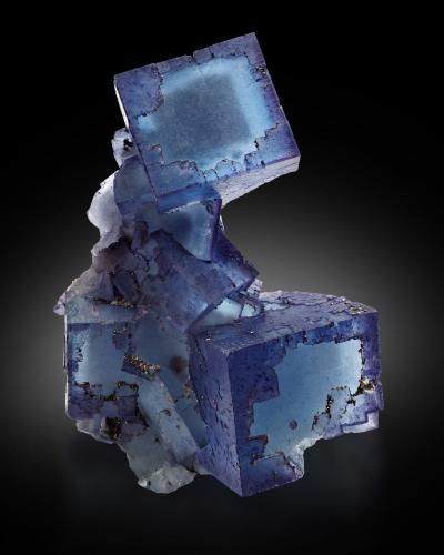Fluorita<br />Denton Mine, Rosiclare formation, Goose Creek Mine group, Harris Creek Sub-District, Hardin County, Illinois, USA<br />20 x 14 x 8 cm / Cristal principal: 10.6 cm<br /> (Autor: Museo MIM)