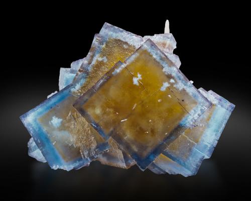 Fluorita<br />Minerva I Mine, Bethel level, Ozark-Mahoning group, Cave-in-Rock Sub-District, Hardin County, Illinois, USA<br />6 x 6 x 8 cm / Cristal principal: 5.2 cm<br /> (Autor: Museo MIM)