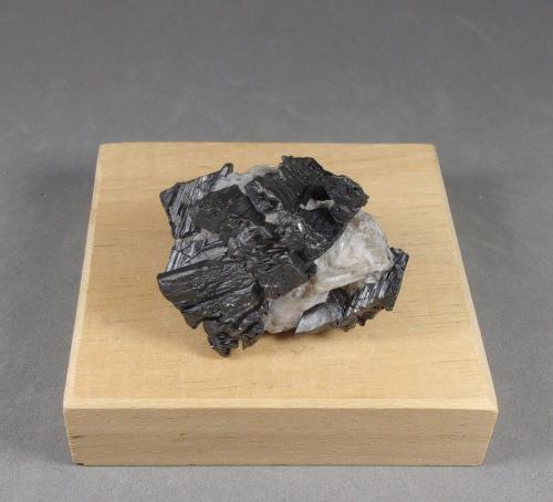 Brannerita<br />Cantera Nant d'Agot, Villette, Aime-la-Plagne, Albertville, Saboya, Auvergne-Rhône-Alpes, Francia<br />3,7 x 3,3 x 2,7 cm.<br /> (Autor: J. G. Alcolea)