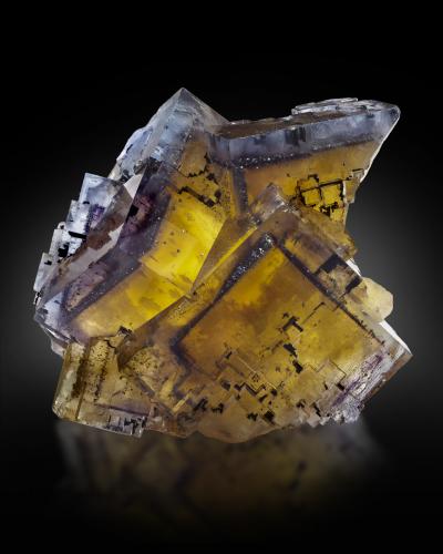 Fluorite with Chalcopyrite inclusions<br />Denton Mine, Rosiclare formation, Goose Creek Mine group, Harris Creek Sub-District, Hardin County, Illinois, USA<br />9.5 x 11 x 6 cm / main crystal: 7.8 cm<br /> (Author: MIM Museum)