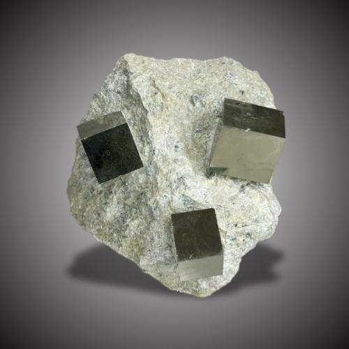 Pirita<br />Mina Ampliación a Victoria, Sierra de Alcarama, Navajún, Comarca Cervera, La Rioja, España<br />7,5x7,5cm.<br /> (Autor: castrominerals)