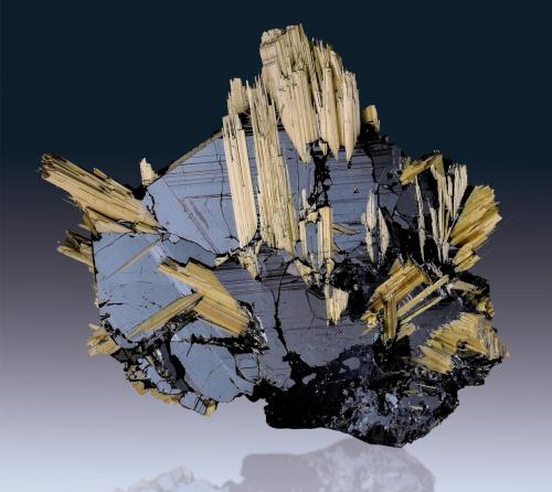 Rutilo, Hematites<br />Novo Horizonte, Bahia, Región Nordeste, Brasil<br />30 mm<br /> (Autor: Borja Sainz de Baranda)