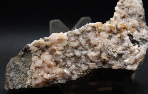 Dolomita<br />Rambla del Rollet, El Alabastre, La Cañada del Fenollar, Comarca Campo de Alicante, Alicante / Alacant, Comunidad Valenciana / Comunitat Valenciana, España<br />12 x 4.5 cm<br /> (Autor: Pedro Antonio)