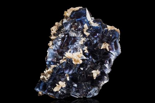 Fluorite, Calcite<br />Denton Mine, Rosiclare formation, Goose Creek Mine group, Harris Creek Sub-District, Hardin County, Illinois, USA<br />22 x 19 x 12 cm / main crystal: 5.4 cm.<br /> (Author: MIM Museum)