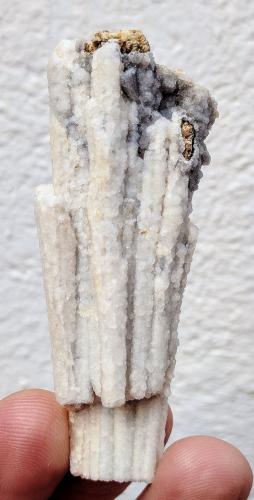 Clinoptilolita-Ca, Prehnita<br />Zona Imilchil, Anti-Atlas, Provincia Er Rachidia, Región Drâa-Tafilalet, Marruecos<br />6,6 x 2,5 x 2,0 cm<br /> (Autor: carles)