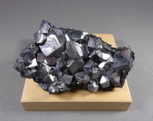 Galena<br />Mina Herja, Chiuzbaia, Baia Sprie, Maramures, Rumanía<br />8,7 x 4,9 x 2,7 cm.<br /> (Autor: J. G. Alcolea)