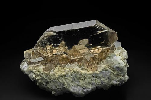 Quartz (variety smoky quartz)<br />Furka Base Tunnel area, Realp, Urseren, Uri, Switzerland<br />8.0 x 5.3 cm<br /> (Author: am mizunaka)