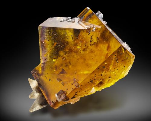 Fluorite with Calcite<br />"Green Tracts (North Green Mine, East Green Mine, West Green Mine), Bethel Level, Ozark-Mahoning group, Cave-in-Rock Sub-District, Hardin County, Illinois, USA<br />8.5 x 7.5 x 6 cm<br /> (Author: MIM Museum)