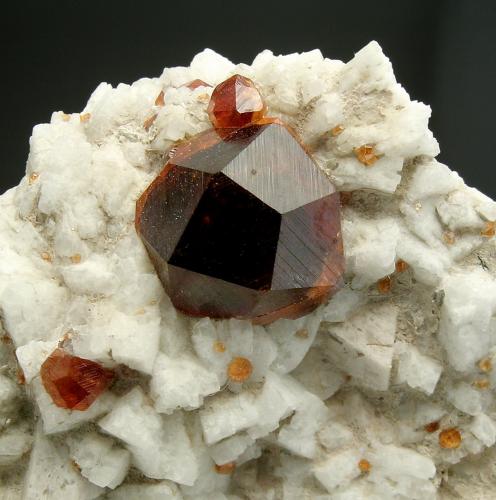 Spessartine with Feldspar and Mica<br />Tongbei, Yunxiao, Prefectura Zhangzhou, Provincia Fujian, China<br />8 × 6.5 × 1.7 cm<br /> (Author: Jordi Fabre)