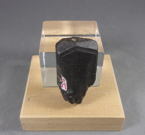 Columbita-Tantalita<br />Ruanda<br />4,1 x 2,2 x 1,5 cm.  54,5 g.<br /> (Autor: J. G. Alcolea)
