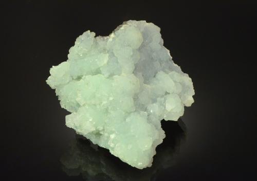 Prehnite<br />Cantera Prospect Park, Prospect Park, Condado Passaic, New Jersey, USA<br />7.0 x 6.6 x 4.4 cm<br /> (Author: Michael Shaw)