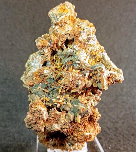 Wulfenita con Mimetita<br />Mina Ojuela, Mapimí, Municipio Mapimí, Durango, México<br />8 x 5 cm.<br /> (Autor: Felipe Abolafia)