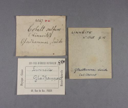 _Etiquetas Linneita.<br />Gladhammar Mines, Västervik, Kalmar, Småland, Sweden<br />5,9 x 3,9 x 2,8 cm. 116,7 g.<br /> (Autor: J. G. Alcolea)