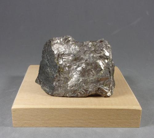 Linneita<br />Minas Gladhammar, Västervik, Kalmar, Småland, Suecia<br />5,9 x 3,9 x 2,8 cm. 116,7 g.<br /> (Autor: J. G. Alcolea)